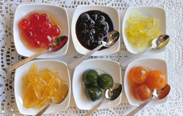 Πρώην υπουργός της Ν.Δ. άνοιξε μαγαζί με γλυκά του κουταλιού στο Καρπενήσι (φωτο)