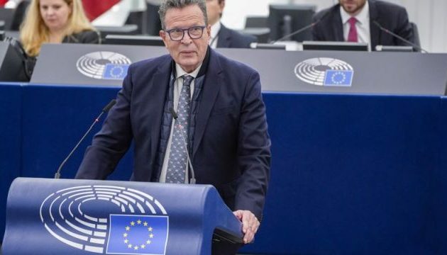 ΒΟΜΒΑ από Euractiv: Παρακολουθούνταν Κύρτσος και Τέλλογλου από την ΕΥΠ