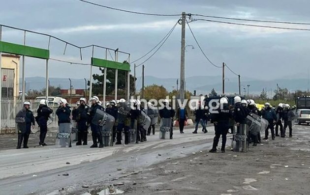 Διαδηλώσεις Ρομά: Πυροβολισμός προς την πλευρά των ΜΑΤ στη Θεσσαλονίκη