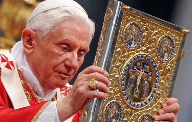 Πέθανε ο πρώην πάπας Βενέδικτος, ο πρώτος που παραιτήθηκε εδώ και 600 χρόνια – Στις 5 Ιανουαρίου η κηδεία
