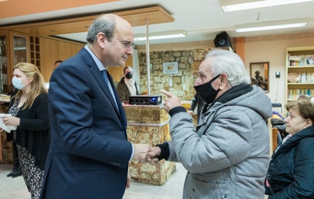 Προκαλεί ο Χατζηδάκης: «Οι συνταξιούχοι είναι ευχαριστημένοι»… και δίνει προεκλογικές υποσχέσεις