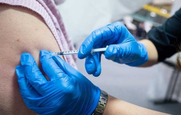 Γερμανία: Εγκρίθηκαν αποζημιώσεις για βλάβες στην υγεία από τον εμβολιασμό για τον κορωνοϊό