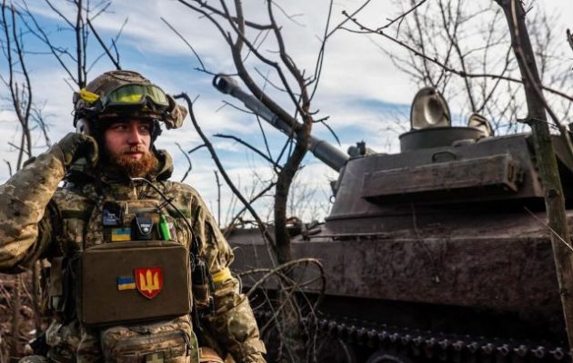 Βρετανία: Εξετάζει να προμηθεύσει την Ουκρανία με άρματα μάχης