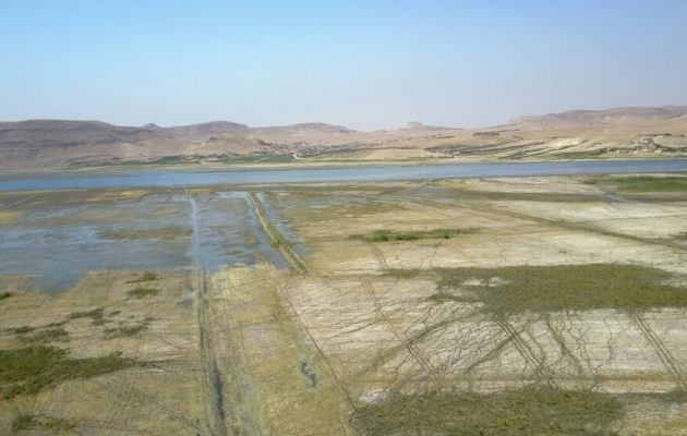 Η Τουρκία κρατά τα νερά του Ευφράτη – Ξεράθηκε ο ποταμός στη Συρία (βίντεο)