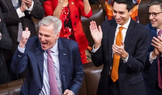 ΗΠΑ: Τέλος το θρίλερ στη Βουλή των Αντιπροσώπων – Πρόεδρος ο Μακάρθι