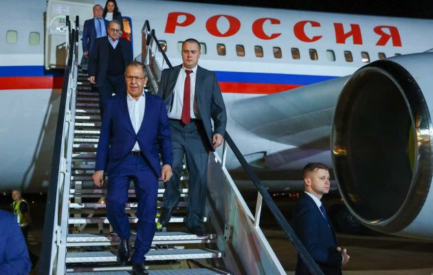 Λαβρόφ: Όσο συνεχίζει να απορρίπτει τις ειρηνευτικές συνομιλίες η Ουκρανία, τόσο πιο δύσκολη θα είναι η επίλυση