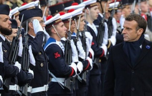 Ο Μακρόν «πάει» στα 400 δισ. ευρώ τις αμυντικές δαπάνες – Πόλεμοι «ανάμεσα στην τεχνολογική αιχμή και την βάρβαρη απλοϊκότητα»