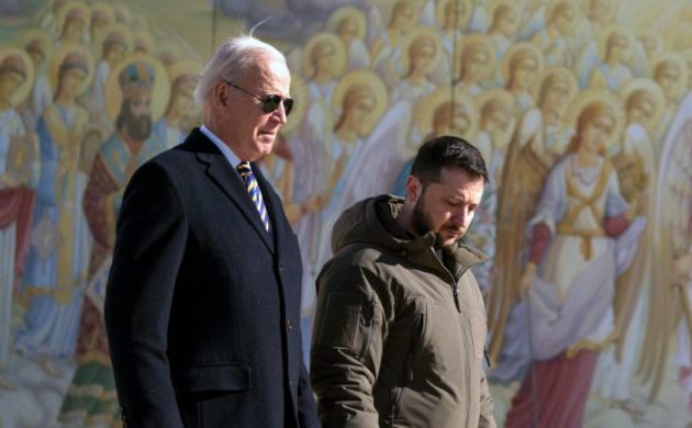 Αναχώρησε από το Κίεβο ο Μπάιντεν μετά την αιφνιδιαστική συνάντηση με Ζελένσκι