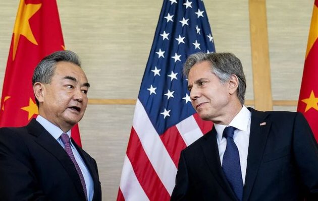 Οι ΗΠΑ εκτιμούν ότι η Κίνα θα στείλει όπλα στη Ρωσία – Μπλίνκεν: Θα υπάρξουν «συνέπειες και επακόλουθα»