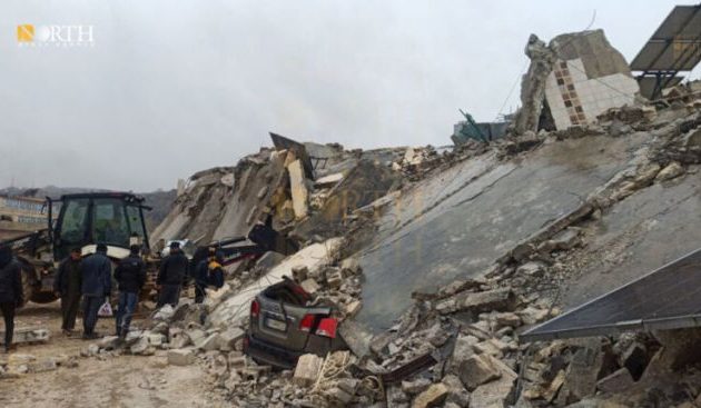 Εκατοντάδες εγκλωβισμένοι κάτω από ερείπια στη Β/Δ Συρία – Καμία βοήθεια δεν έφτασε στους τζιχαντιστές