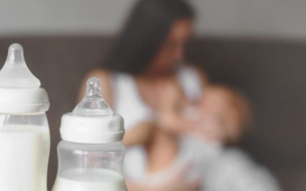 Αχαΐα: Μητέρα στο εδώλιο για το θάνατο του μωρού της – Κατηγορείται ότι του έδωσε βότκα