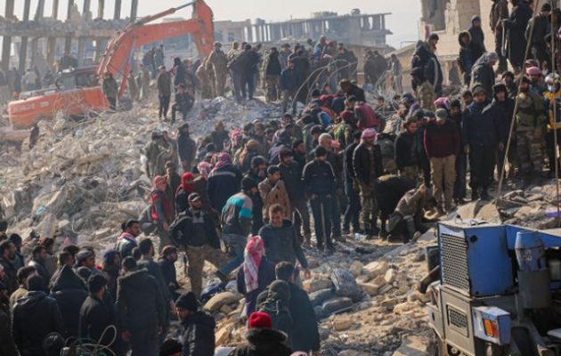 Σεισμός Συρία-Τουρκία: Πάνω από 21.000 νεκροί – Στη Συρία ψάχνουν με τα χέρια