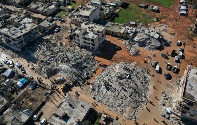 Σεισμός: Η τουρκική κατοχή σταμάτησε τις έρευνες διάσωσης στη Β/Δ Συρία – Οι τζιχαντιστές λεηλατούν ερείπια