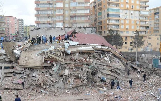 Τουρκία: Υπό την απειλή επιδημιών οι επιζώντες του σεισμού