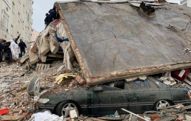 Σεισμός Τουρκία: Τρεις ημέρες άταφοι Ιρακινοί πρόσφυγες με πρησμένα πτώματα