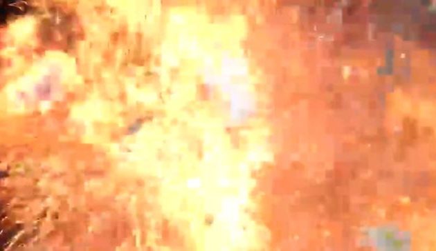 Σόμπα εξερράγη δίπλα στον Τούρκο υπουργό Υγείας σε καταυλισμό σεισμόπληκτων (βίντεο)