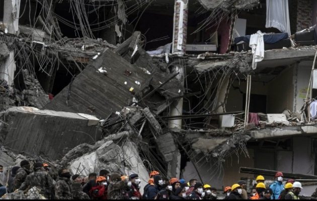 Φονικός σεισμός: 2.316 οι νεκροί στην Τουρκία και 1.300 στη Συρία