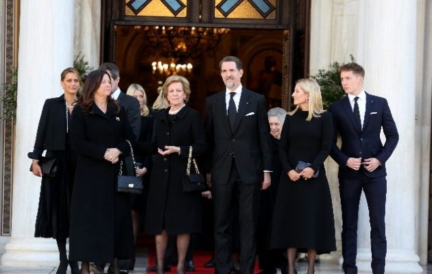 Μνημόσυνο τέως βασιλιά Κωνσταντίνου: Αθρόα προσέλευση βουλευτών και στελεχών της ΝΔ