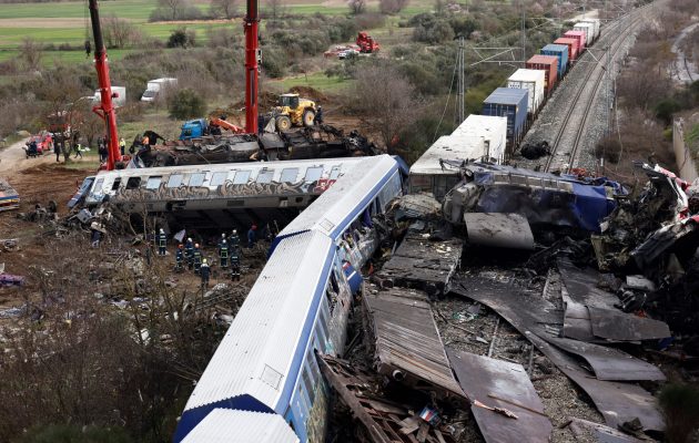 Τραγωδία στα Τέμπη: Τουλάχιστον 36 νεκροί  από τη σύγκρουση τρένων – Παρέμβαση εισαγγελέα – Τριήμερο εθνικό πένθος