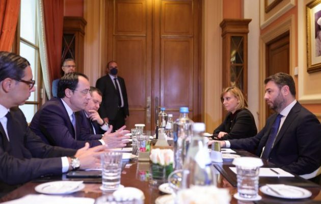 Ανδρουλάκης σε Χριστοδουλίδη: «Έχουμε χρέος να είμαστε στο πλευρό σας»