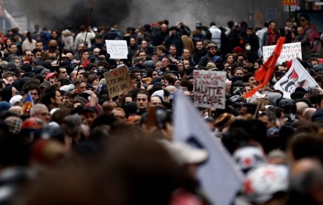 Γαλλία: Εκατομμύρια πολίτες στους δρόμους κατά του Μακρόν για το συνταξιοδοτικό