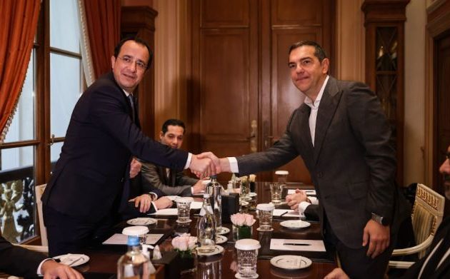 Τσίπρας σε Χριστοδουλίδη: Ο ψυχρός πόλεμος κόστισε ακριβά στον ελληνισμό – Ανάγκη για συντονισμό Ελλάδας-Κύπρου