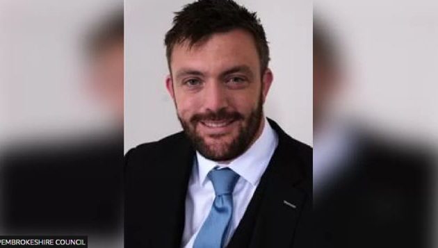 Βρετανός δημοτικός σύμβουλος είπε ότι κάθε λευκός πρέπει να έχει έναν μαύρο για σκλάβο