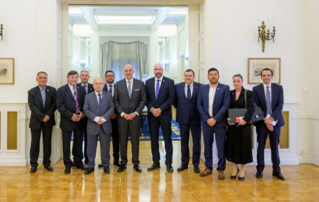 Ο Νίκος Δένδιας συναντήθηκε στο ΥΠΕΞ με τον δήμαρχο της κατεχόμενης Αμμοχώστου