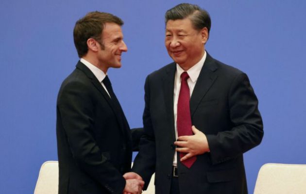 Ντόναλντ Τραμπ: Ο Μακρόν «γλείφει» τον ηγέτη της Κίνας Σι Τζινπίνγκ