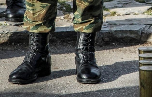 Ορεστιάδα: Συνελήφθη στρατιωτικός για βιασμό 14χρονου ανηλίκου – Χειροπέδες και στο θύμα γιατί τον έκλεψε
