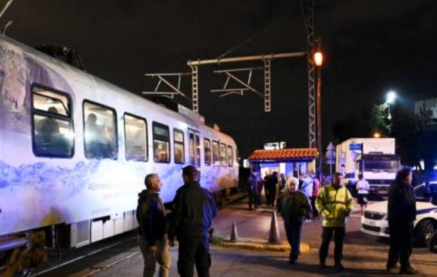 Ταύρος: Ο Προαστιακός παρέσυρε 17χρονο – Καταγγελίες για αφύλακτες διαβάσεις – Σαν να ήθελε να αυτοκτονήσει