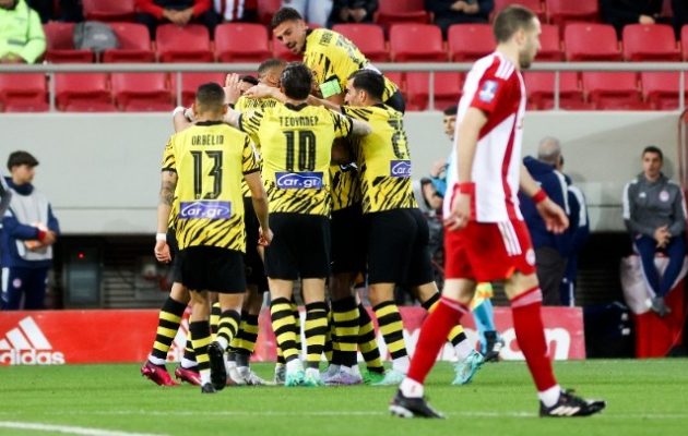 Ο Ολυμπιακός τη νίκη (2-1) η ΑΕΚ την πρόκριση στον τελικό του Κυπέλλου