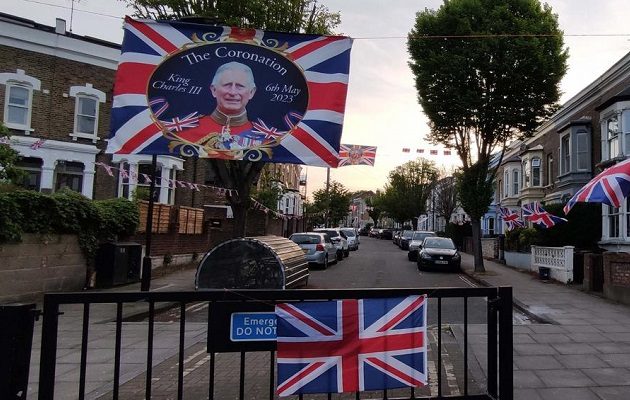 Ηνωμένο Βασίλειο: Βασιλική «υστερία» λίγες ώρες πριν την στέψη του Καρόλου