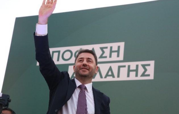 Ανδρουλάκης: ΝΔ και ΣΥΡΙΖΑ θέλουν να λεηλατήσουν το ΠΑΣΟΚ