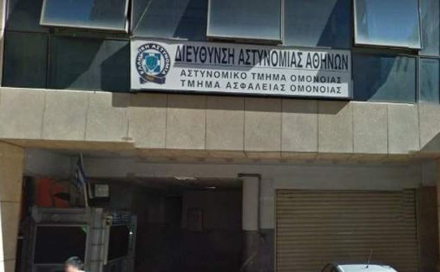 Γερμανός έπεσε από τον πρώτο όροφο του ΑΤ Ομόνοιας και σκοτώθηκε