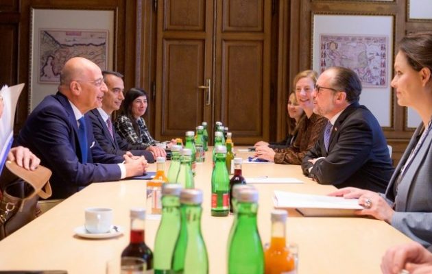 Δένδιας: Εξαιρετική η χειρονομία της Αυστρίας να επιστρέψει θραύσματα του Παρθενώνα