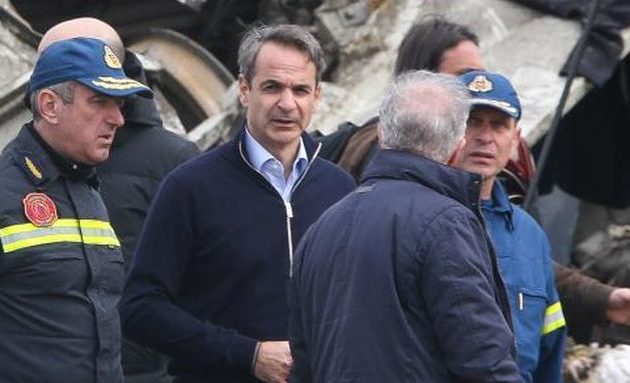 Κασσελάκης προς Μητσοτάκη: Έδωσες ή όχι ο ίδιος προσωπικά εντολή για μπάζωμα στα Τέμπη;