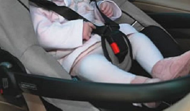 Δίωξη για ανθρωποκτονία από αμέλεια στον 37χρονο πατέρα που ξέχασε το μωρό του στο αυτοκίνητο