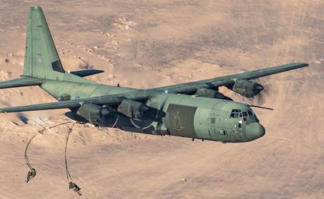 Βρετανικό C-130J έκανε μία σύντομη και ασυνήθιστη στάση στη Βεγγάζη και συνέχισε για Κύπρο