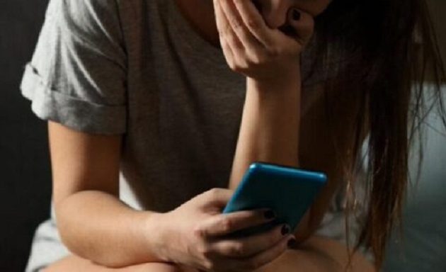 Σαρωνίδα: Καταγγελία 17χρονης για βιασμό και revenge porn από 35χρονο