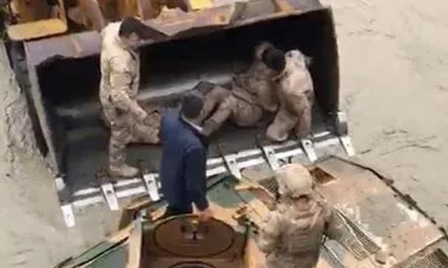 Τουρκικό τεθωρακισμένο έπεσε σε ποτάμι – 12 τραυματίες – Τους «έβγαλε» εκσκαφέας