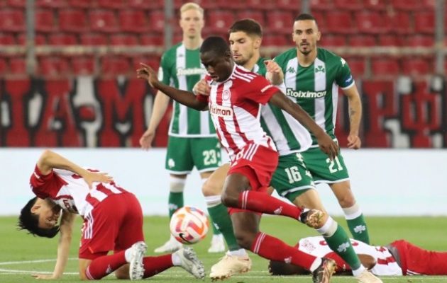 Ο Ολυμπιακός νίκησε 1-0 τον Παναθηναϊκό και «δωρίζει» το Πρωτάθλημα στην ΑΕΚ