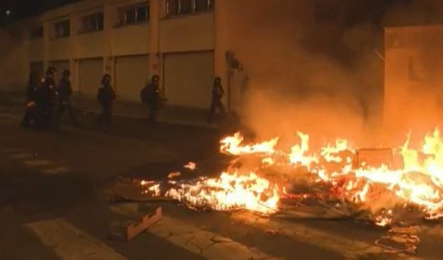 Το βρετανικό υπ. Εξωτερικών εξέδωσε ταξιδιωτική οδηγία για τη Γαλλία