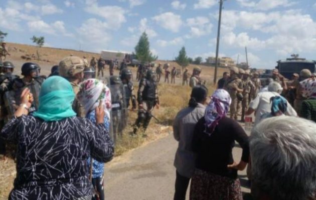 Η τουρκική στρατοχωροφυλακή έκανε επιδρομή σε χωριό Κούρδων σοσιαλιστών