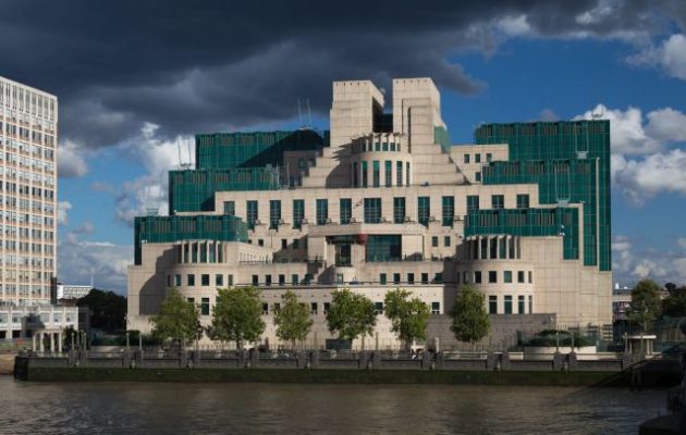 Ο επικεφαλής της MI6 κάλεσε τους Ρώσους να γίνουν πράκτορες της Βρετανίας για να τερματιστεί ο πόλεμος