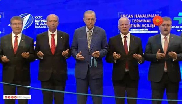 Κύπρος: Ο Ερντογάν ανήμερα εισβολής «εγκαινίασε» παράνομο αεροδρόμιο στα Κατεχόμενα – Θέλει ΔΥΟ κράτη