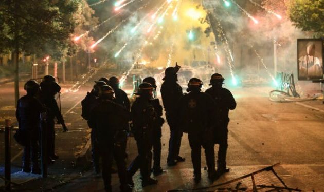 Γαλλία: Ταραξίες λεηλάτησαν κατάστημα με όπλα στη Μασσαλία και έκλεψαν μερικά τουφέκια