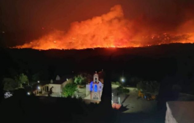 Ρόδος: Καίγονται σπίτια και μία εκκλησία στο χωριό Λάερμα