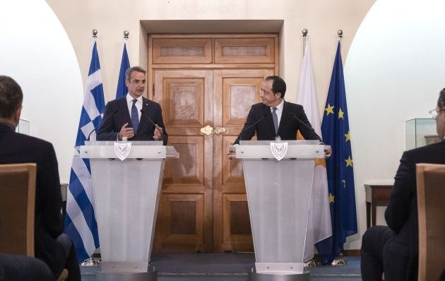 Από την Κύπρο ο Μητσοτάκης παραδέχθηκε ότι η ΕΕ θα χρειαστεί φυσικό αέριο για πολλές ακόμα δεκαετίες και «θυμήθηκε» τη Συμμαχία της Ανατ. Μεσογείου