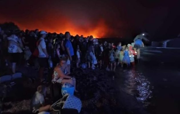 Φωτιά Ρόδος: «Τα πάντα φλέγονταν, από την άλλη ο κόσμος δεν ήξερε τι να κάνει»